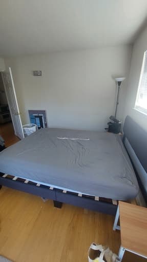 Queen size bed + mattress 3
