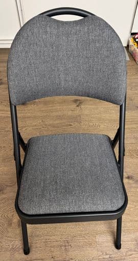 Set of 4 foldable chairs with padded seats 1