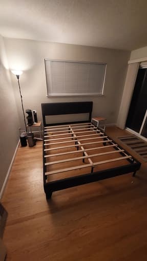 Queen size bed; Pickup Palo Alto 1