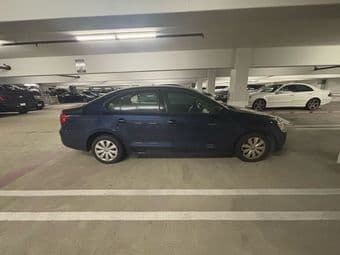 Selling my 2013 Volkswagen Jetta in dark blue for $5500. 2