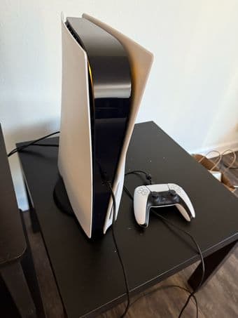 PlayStation 5 Console (Disc Version) + DualSense Wireless Controller 1