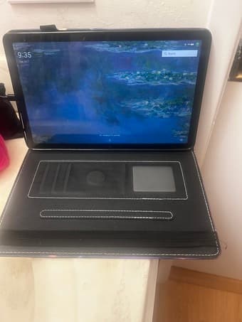 Amazon fire tablet with cover 1