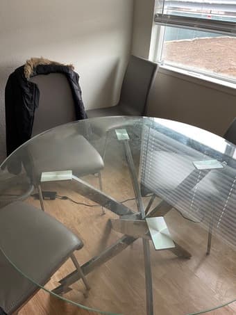 Round glass table + 4 chairs - Great condition 2