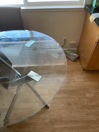 Round glass table + 4 chairs - Great condition 3