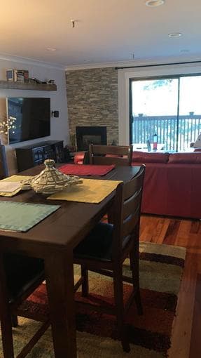 Master Bedroom in 2B2B Condo in Mountain View 4