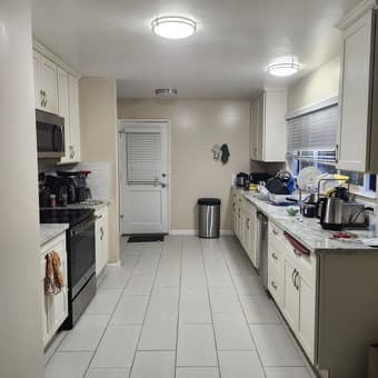 Room for Rent in Menlo Park in a big house, Move in between 1-10th Nov 1
