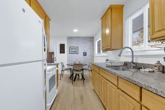 Master Bedroom for Rent in 4-B/2Bath House Redwood City Near Stanford 4