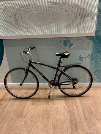 Used hybrid bike for sale (perfect for heights around 5’7-5’10 1