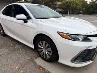 2023 Toyota Camry Hybrid LE-excellent condition 2
