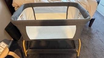 Baby Bassinet for Sale (Like-new) 1