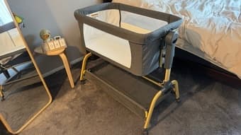 Baby Bassinet for Sale (Like-new) 2
