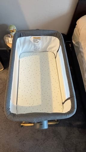 Baby Bassinet for Sale (Like-new) 3
