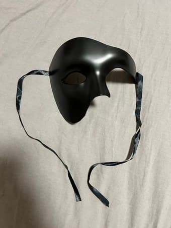 Black masquerade mask 1