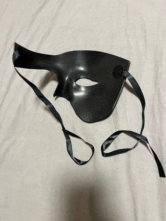 Black masquerade mask 2