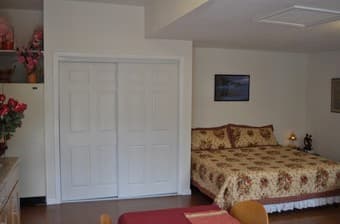 2 rooms with 2 bathrooms 3