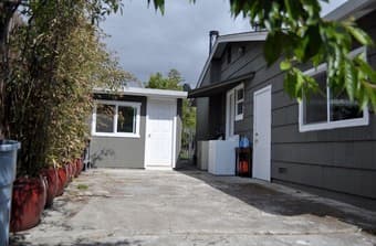 2 rooms with 2 bathrooms 4