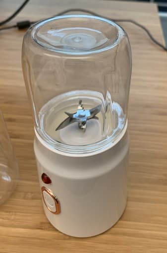 Travel Juicer (Rechargeable Portable Blender) 1