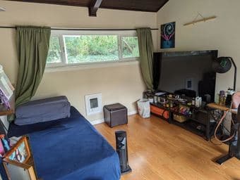 Three rooms opening in bright, beautiful, creative community house 4