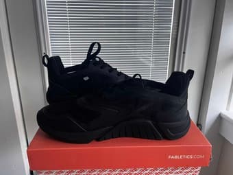 Black mesh sneakers W9.5 New 2