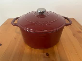 Cast Iron Dutch Oven - Lodge - 6 QT - 10.5 inch 1