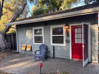 1br - 300ft2 - Private ADU for rent in great location in Downtown MV 1