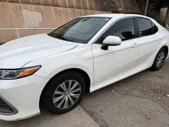 2023 Toyota Camry Hybrid LE-excellent condition 1