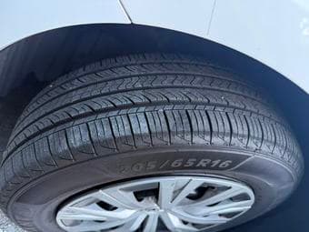 2023 Toyota Camry Hybrid LE-excellent condition 4