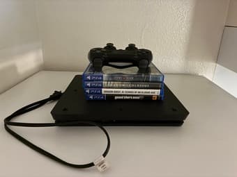 PS4 & 4 games & controller 1