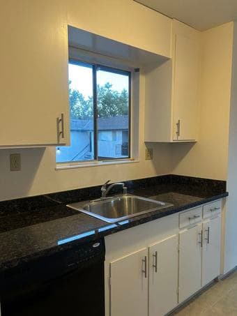 3 month bedroom with private bathroom in 2B/2B in College Ave 2