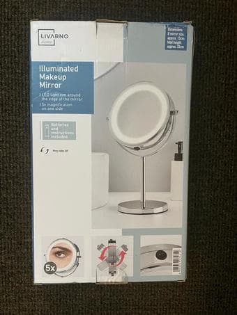 illuminated makeup mirror 1