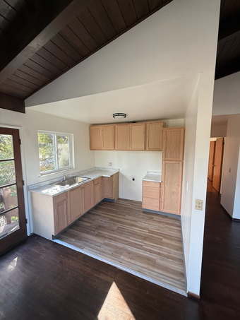 2 br/1ba apartment in College Terrace (one block from campus) 1