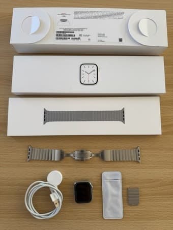 Apple Watch Series 7 41mm | Stainless Steel | Cellular + GPS 1