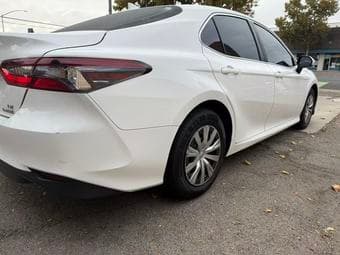 2023 Toyota Camry Hybrid LE-excellent condition 3