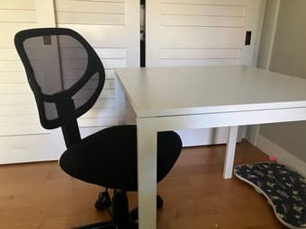 Office/study table and chair 3