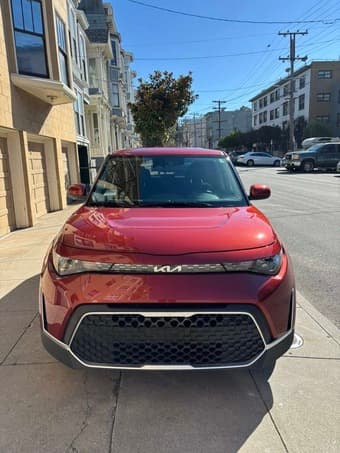 Selling my 2023 Kia Soul LX / $16,300 OBO 1