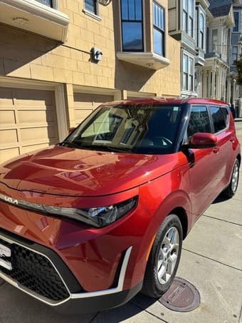 Selling my 2023 Kia Soul LX / $16,300 OBO 2