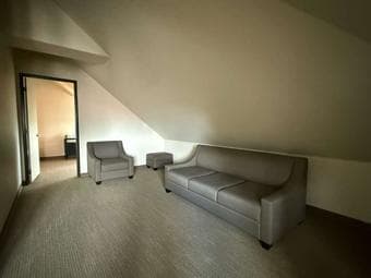 Stanford Munger Residence – 1‑Bedroom Sublet (Dec 2025) 4