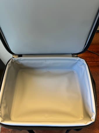 YETI Lunch Box (5L) – Like New 1