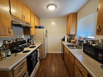 Furnished Room with Private Bathroom in Spacious Palo Alto Apartment 2