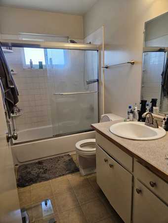 Furnished Room with Private Bathroom in Spacious Palo Alto Apartment 4
