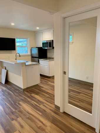 Bright, Airy Studio Apartment for Rent in Menlo Park 2