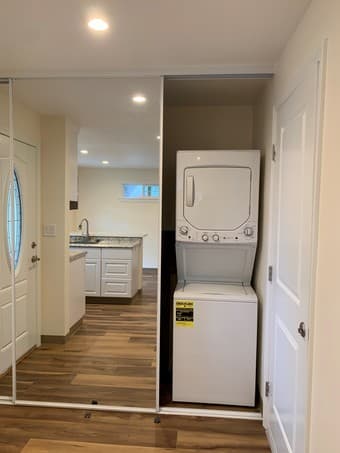 Bright, Airy Studio Apartment for Rent in Menlo Park 3