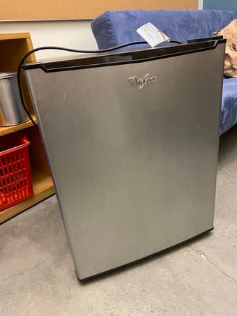 Whirlpool mini fridge 2.7 cu ft WH27S1E, silver, used 1