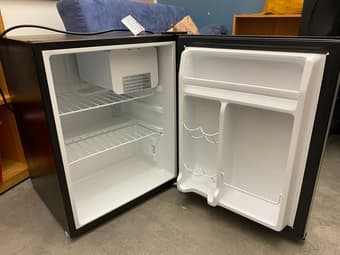 Whirlpool mini fridge 2.7 cu ft - $75 OBO 2