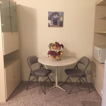 Large, fully furnished room available in Palo Alto (second room). 1