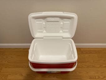 Igloo 28 QT Laguna Ice Chest Cooler, Red 2