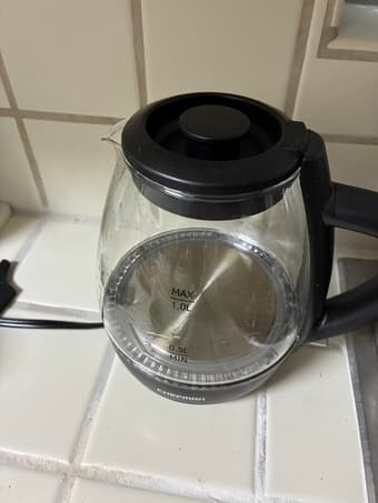 Small appliances for sale: kettle, toaster, iron 2