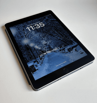iPad 10" 32GB (6th gen) with cover 1