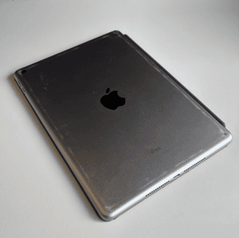 iPad 10" 32GB (6th gen) with cover 2