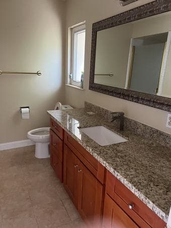 1BD/1BA Apartment Fully-Furnished with a parking space right in front 2